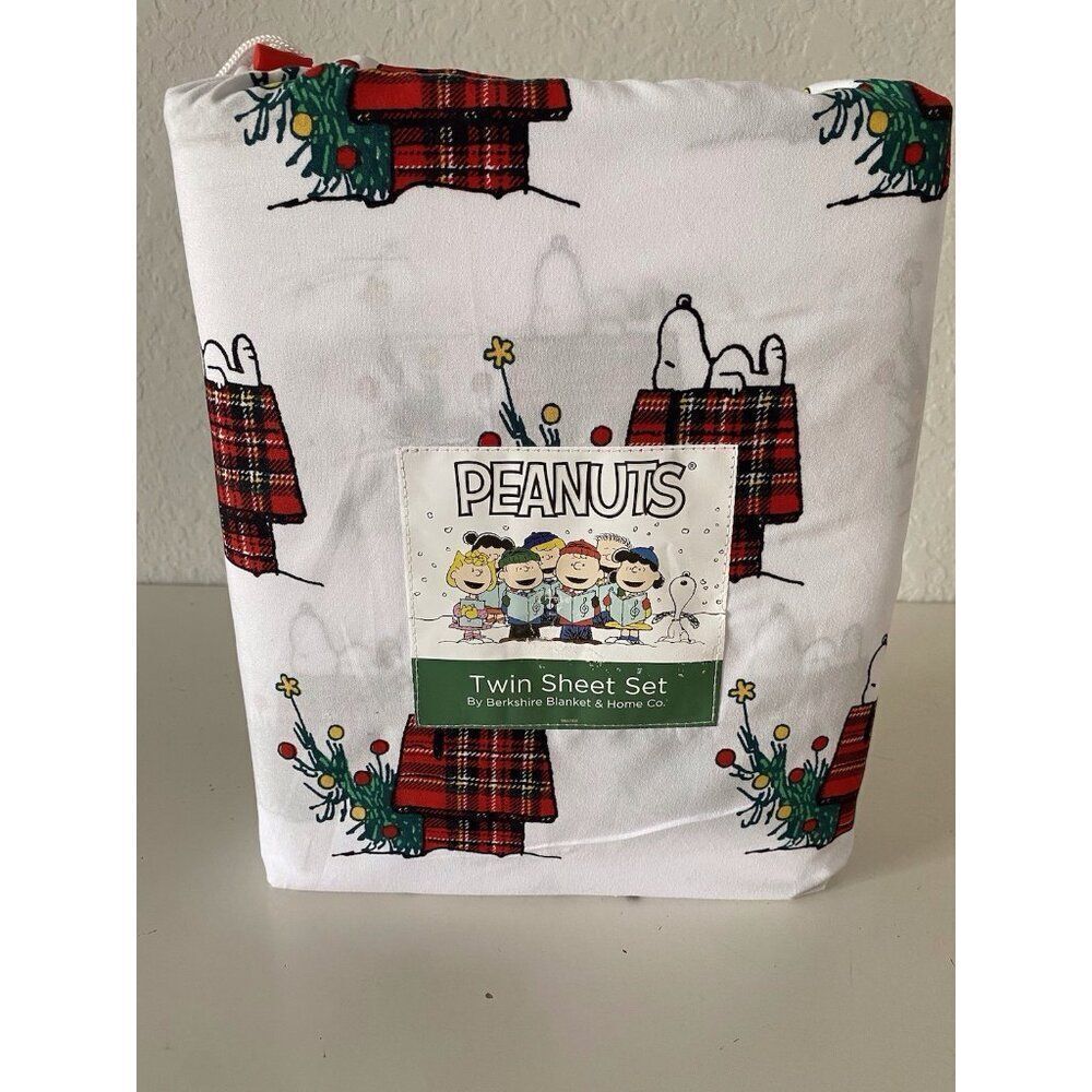 Peanuts Snoopy Christmas Holiday Doghouse Plaid TWIN SIZE Soft Sheet Set NEW